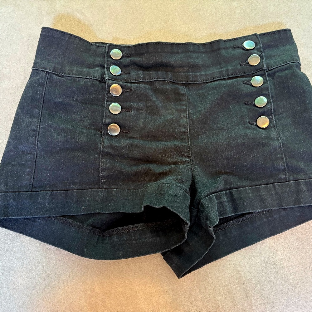 FOREVER 21 DOUBLE-BUTTON FRONT SHORTS - SIZE: 27, BLACK